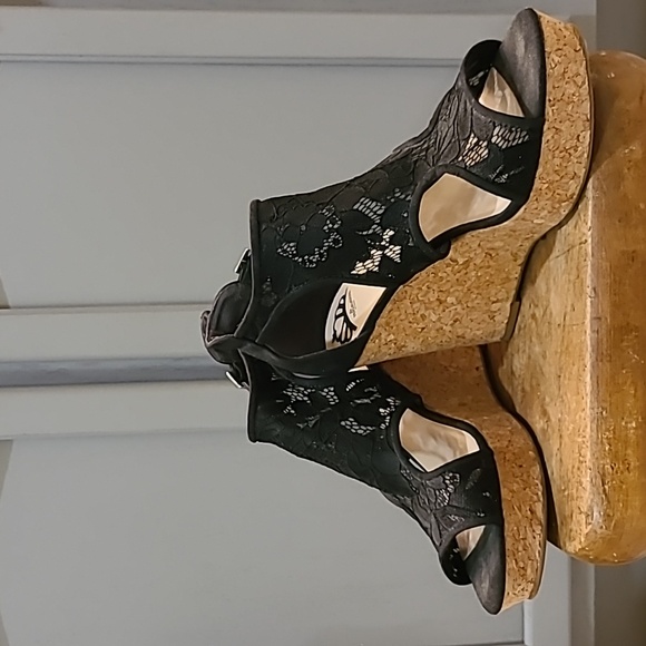 Fergalicious Valeria Wedge Sandal 10M cork lace black - Picture 2 of 4